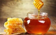 Cách thử mật ong nguyên chất đơn giản, hiệu quả. 